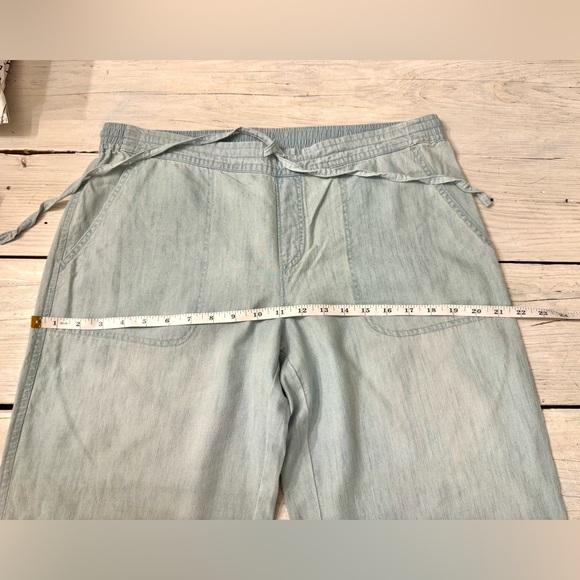 Soft Joie Kamini Chambray Pants Size Large NWT
Soft, comfortably stylish - Picture 13 of 13